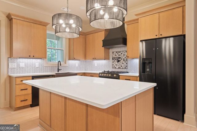 210 Lakeshore Drive, Eatonton, GA 31024