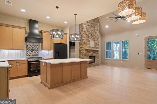 210 Lakeshore Drive, Eatonton, GA 31024