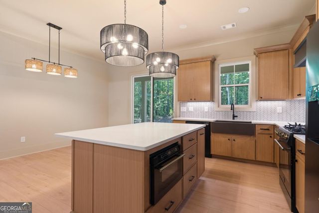 210 Lakeshore Drive, Eatonton, GA 31024