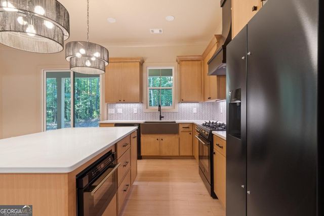 210 Lakeshore Drive, Eatonton, GA 31024