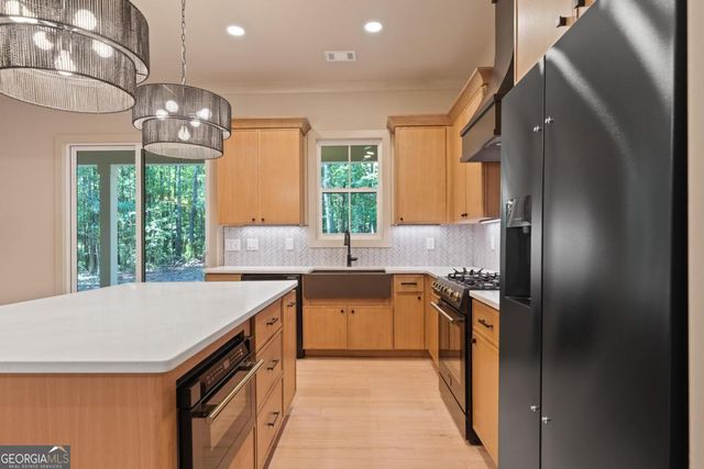 210 Lakeshore Drive, Eatonton, GA 31024