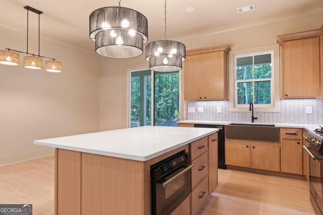 210 Lakeshore Drive, Eatonton, GA 31024