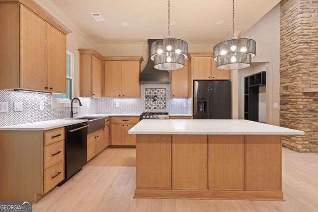 210 Lakeshore Drive, Eatonton, GA 31024