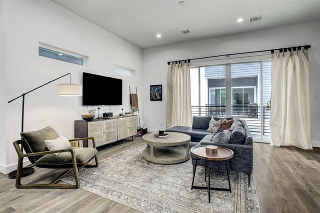 808 Fisher Street D, Houston, TX 77018