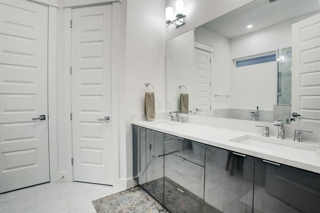 808 Fisher Street D, Houston, TX 77018