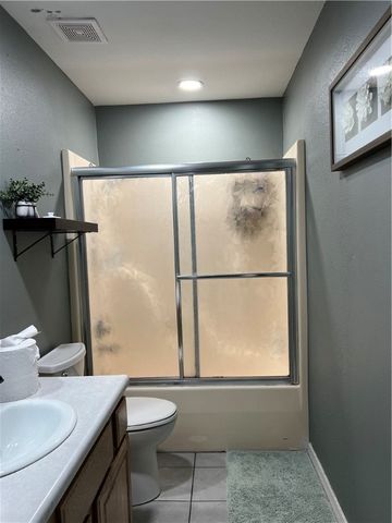 121 E Veterans Parkway, Rogers, AR 72756