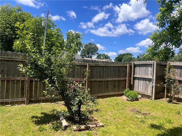121 E Veterans Parkway, Rogers, AR 72756