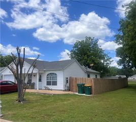 121 E Veterans Parkway, Rogers, AR 72756