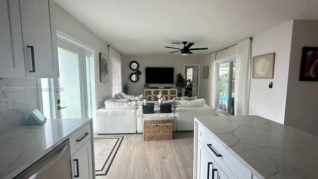 4455 NW 18th Ter, Oakland Park, FL 33309