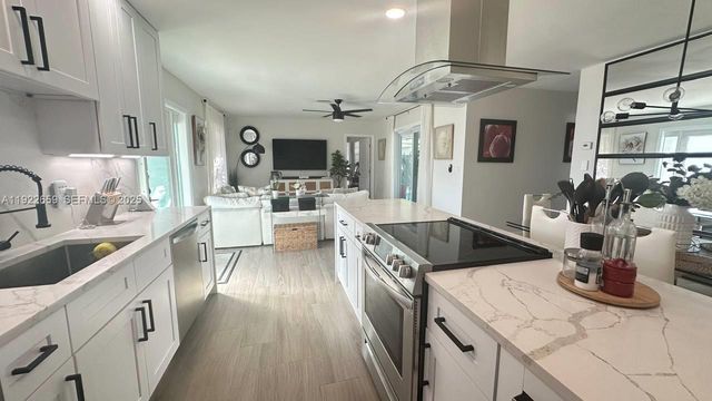 4455 NW 18th Ter, Oakland Park, FL 33309