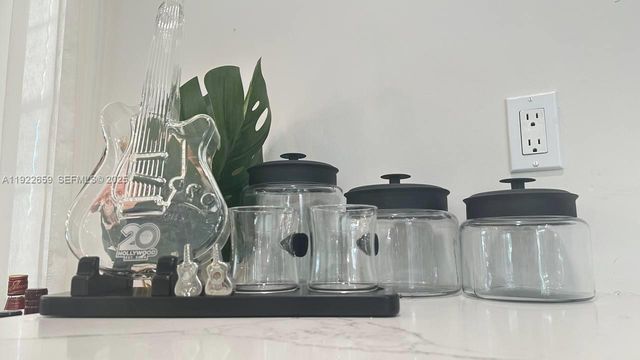 4455 NW 18th Ter, Oakland Park, FL 33309