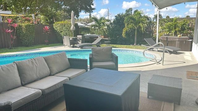 4455 NW 18th Ter, Oakland Park, FL 33309