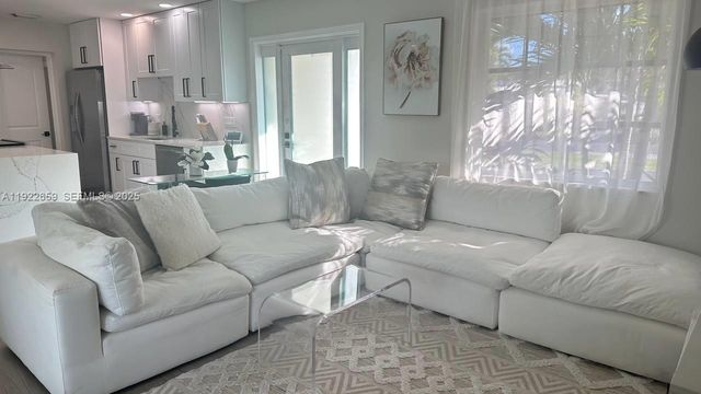 4455 NW 18th Ter, Oakland Park, FL 33309