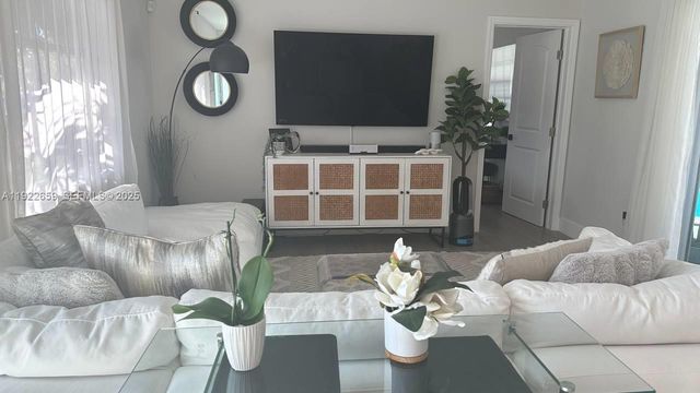 4455 NW 18th Ter, Oakland Park, FL 33309