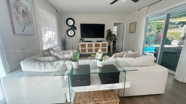 4455 NW 18th Ter, Oakland Park, FL 33309