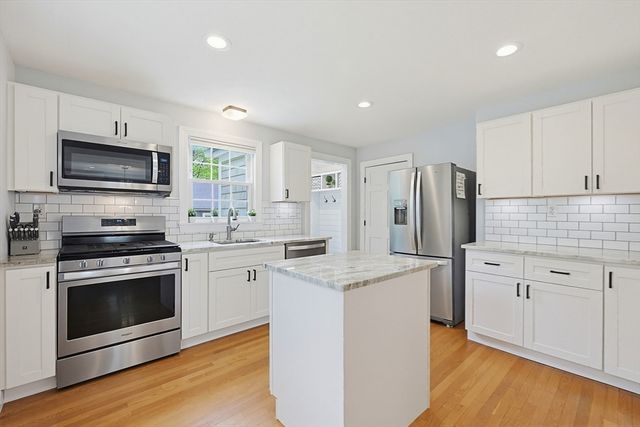 424 Dedham St, Wrentham, MA 02093