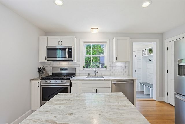 424 Dedham St, Wrentham, MA 02093