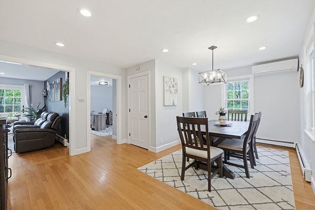 424 Dedham St, Wrentham, MA 02093