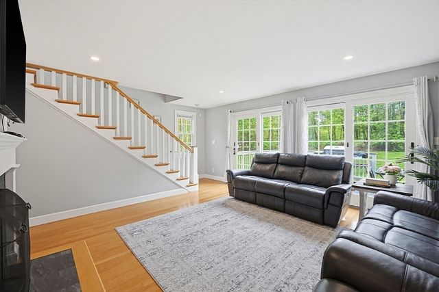 424 Dedham St, Wrentham, MA 02093