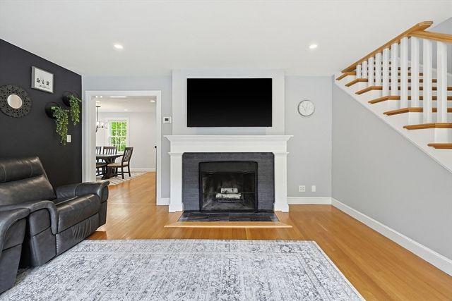 424 Dedham St, Wrentham, MA 02093
