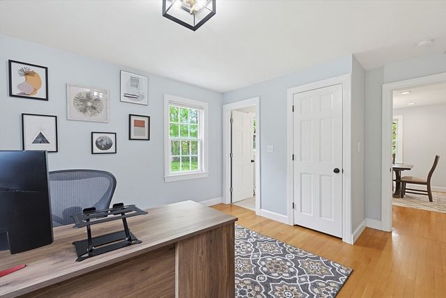 424 Dedham St, Wrentham, MA 02093