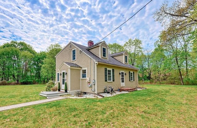 424 Dedham St, Wrentham, MA 02093