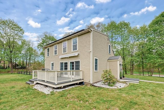 424 Dedham St, Wrentham, MA 02093