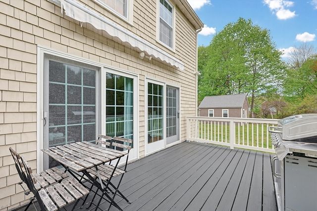 424 Dedham St, Wrentham, MA 02093