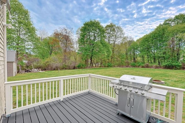 424 Dedham St, Wrentham, MA 02093