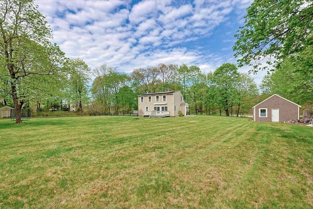 424 Dedham St, Wrentham, MA 02093
