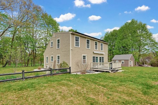 424 Dedham St, Wrentham, MA 02093