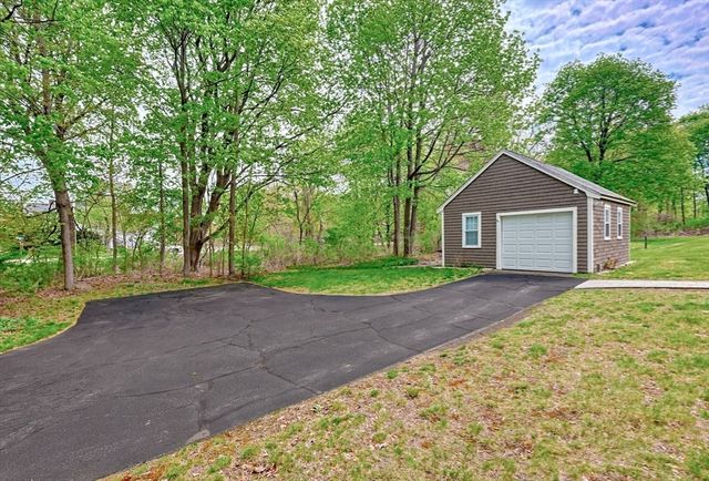 424 Dedham St, Wrentham, MA 02093