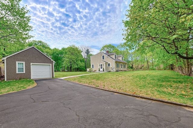 424 Dedham St, Wrentham, MA 02093