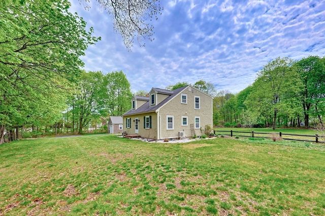 424 Dedham St, Wrentham, MA 02093