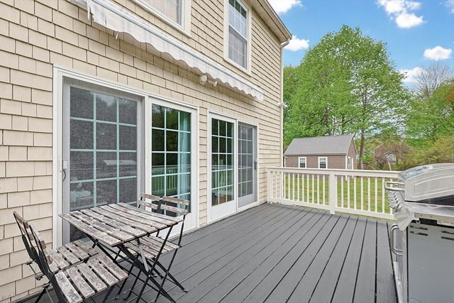 424 Dedham St, Wrentham, MA 02093