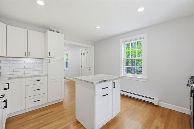 424 Dedham St, Wrentham, MA 02093