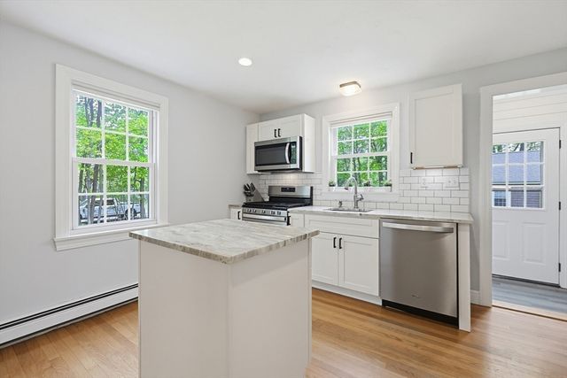 424 Dedham St, Wrentham, MA 02093