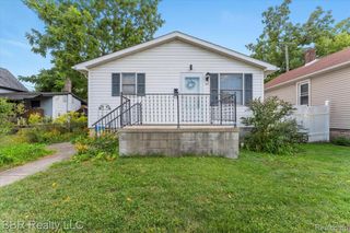 417 St. Joseph Street, Trenton, MI 48183