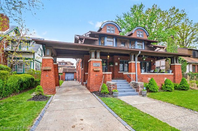 33 Moss Street, Highland Park, MI 48203