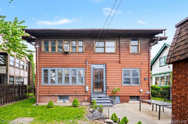 33 Moss Street, Highland Park, MI 48203