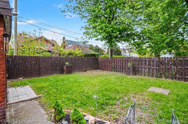 33 Moss Street, Highland Park, MI 48203