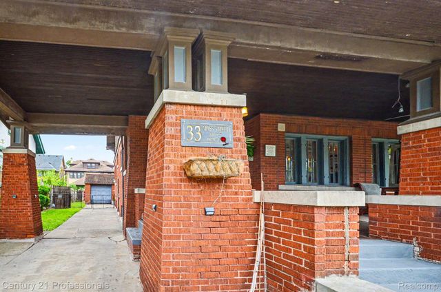 33 Moss Street, Highland Park, MI 48203