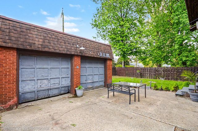 33 Moss Street, Highland Park, MI 48203