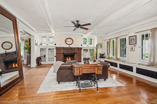 33 Moss Street, Highland Park, MI 48203