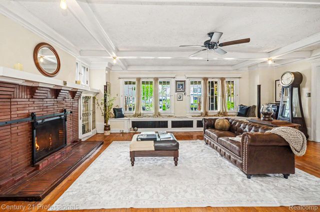 33 Moss Street, Highland Park, MI 48203