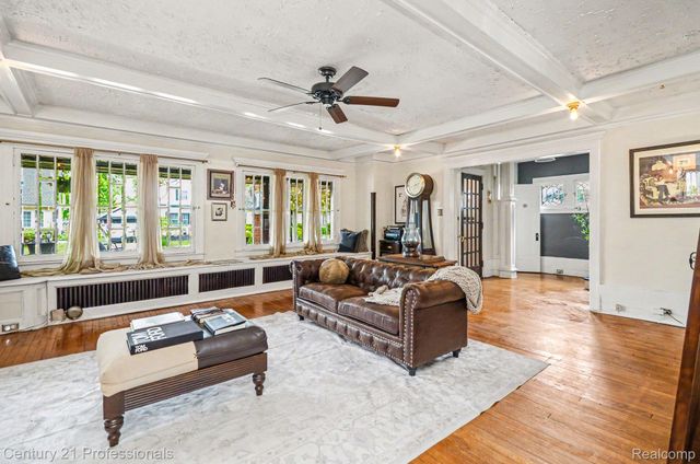 33 Moss Street, Highland Park, MI 48203