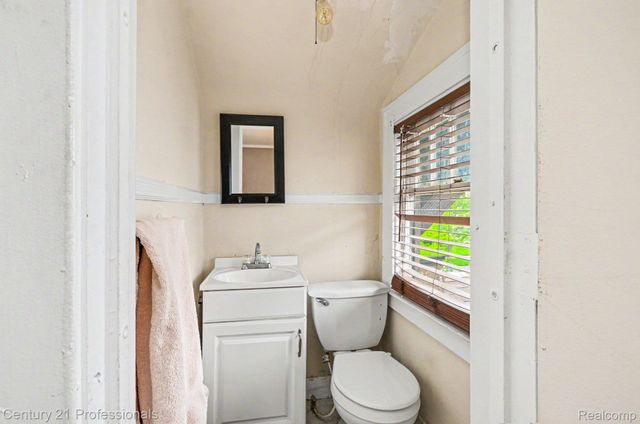 33 Moss Street, Highland Park, MI 48203