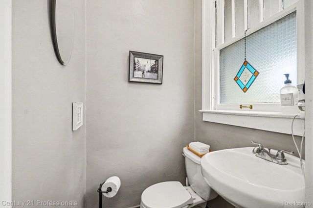 33 Moss Street, Highland Park, MI 48203