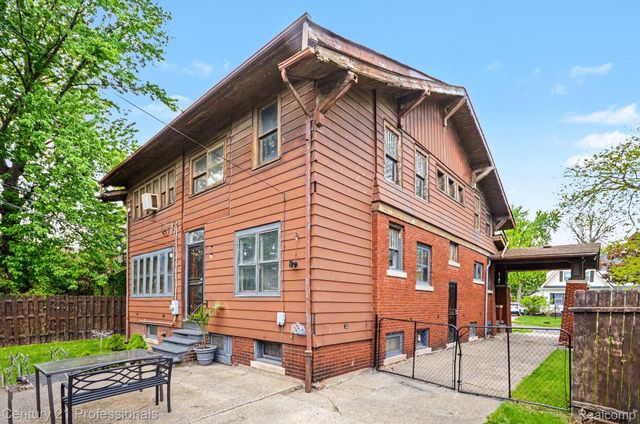 33 Moss Street, Highland Park, MI 48203