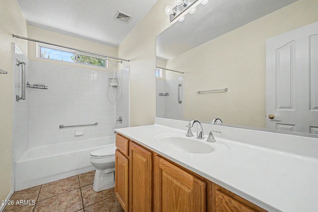 24511 S SADDLETREE Drive, Sun Lakes, AZ 85248